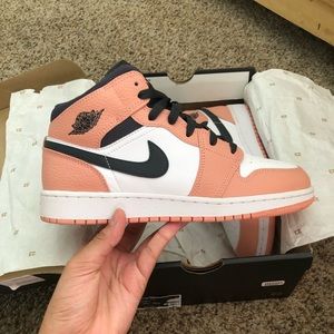 Pink Jordan 1s (mid)